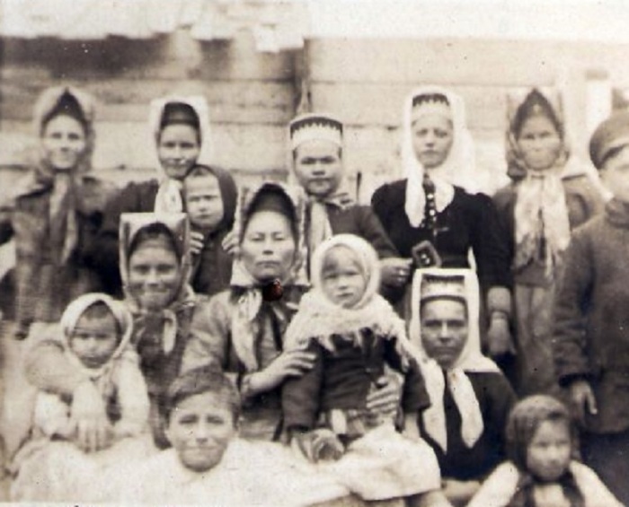  Жители Йоканьгскийской деревни. 9 июня 1917 года.