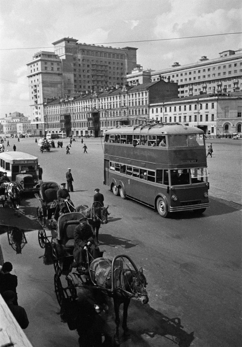  Двухэтажный троллейбус. Москва, 1935 год. 