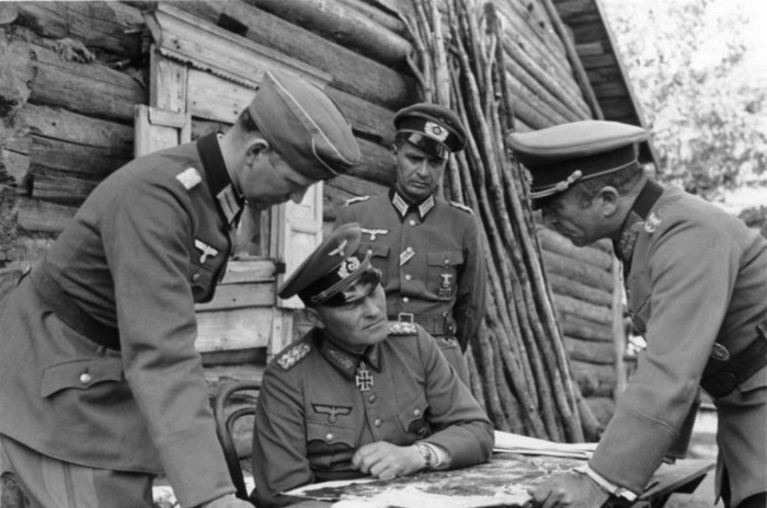 Генерал-полковник Эрих Гёпнер и генерал-майор Франц Ландграф. Ленинград, 1941 год. 