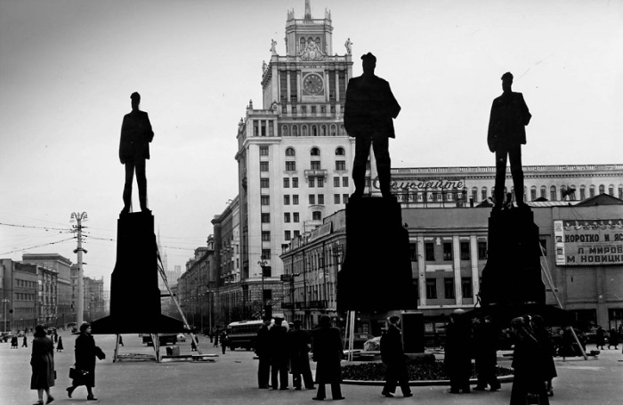 Где должен стоять памятник Маяковскому. Москва, 1956 год.