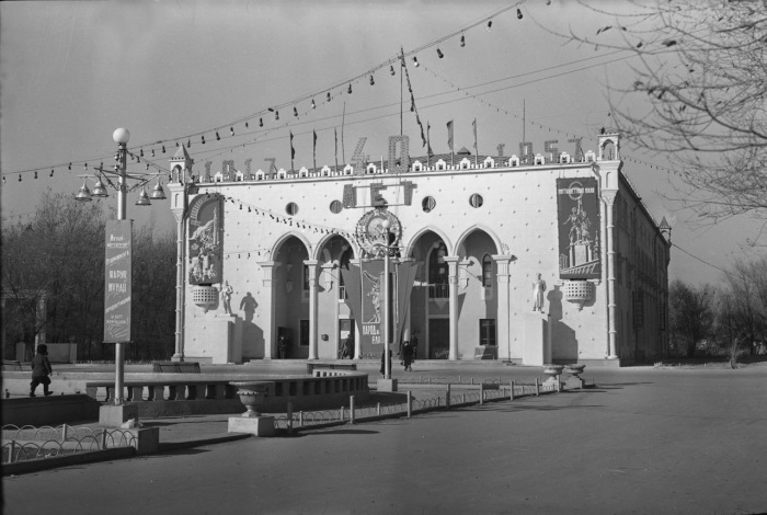 Дворец Культуры в Жилгородке. Казахстан, Жилгородок, 1957 год.  