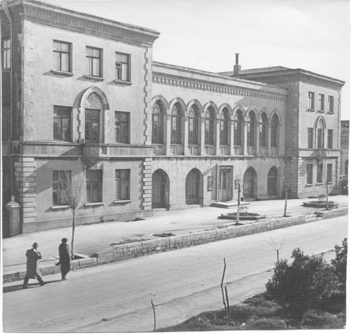Здание главного управление шоссейных дорог. Азербайджан, Баку, 1967 год.