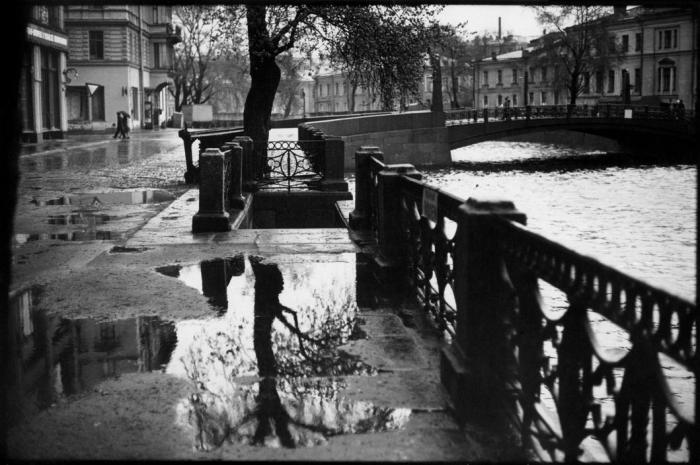 Лужи после дождя. СССР, Ленинград, 1972 год.