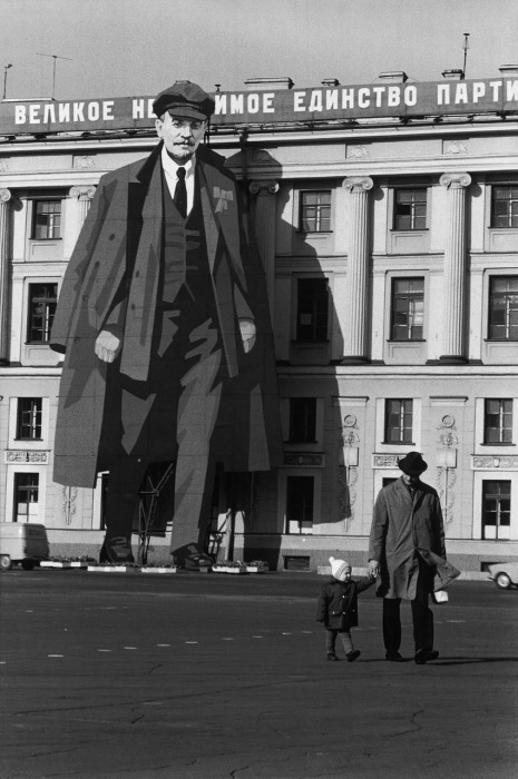 Огромная статуя Ленина. СССР, Ленинград, 1972 год.