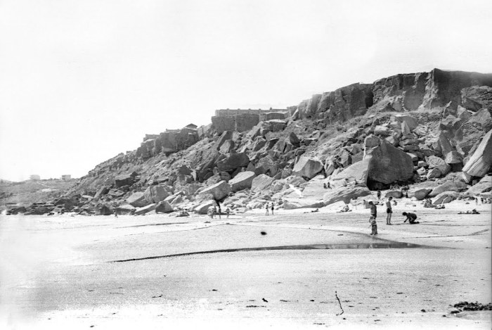Отдыхающие на Шиховском пляже. Азербайджан, Баку, 1974 год.