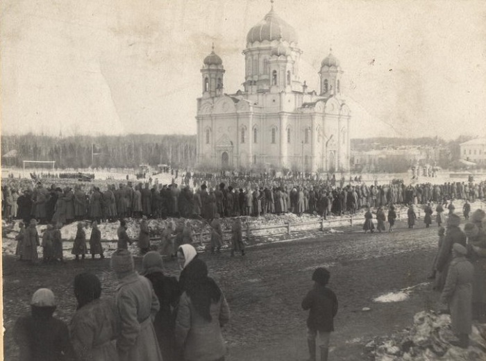 Манифестация Сибирского саперного полка. Томск, 7 марта 1917 года.