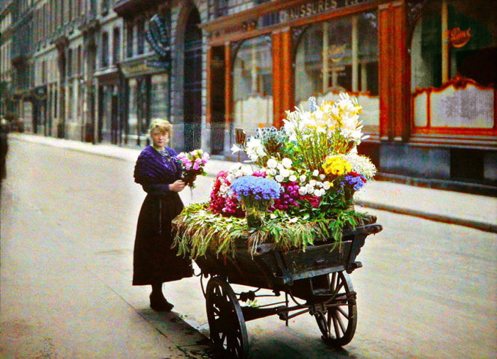 Flower Street Vendor. Франция, Париж, 1914 год. 