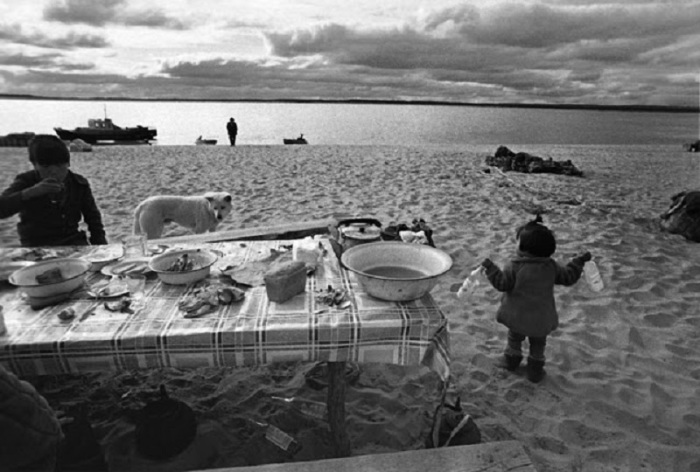 Отдых на природе. Якутия, возле реки Лена, 1970-е годы.