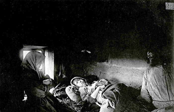 Ретро фотографии, сделанные Максимом Дмитриевым во время голода и эпидемий. 