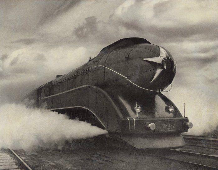 Экспресс поезд советского образца в 1939 году.