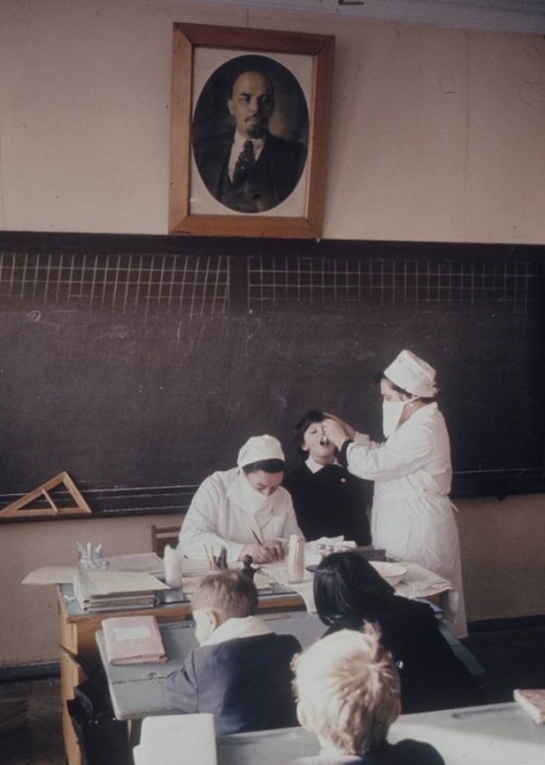  Медосмотр детей начальных классов. Москва, 1970-е годы. 
