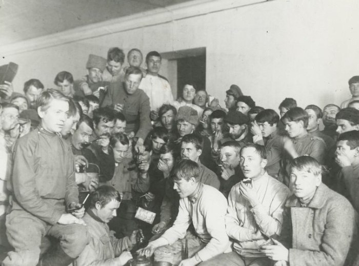 Создание полков из деревенской бедноты в 1918 году.