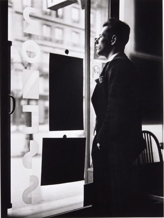  Автопортрет Вилли Рони в офисе отца на бульваре Вольтера в 1935 году.