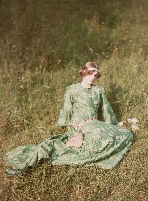 Девушка на природе, 1909 год. 
