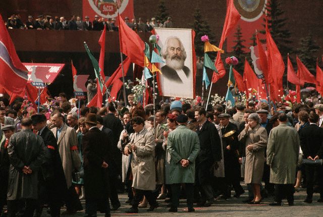 Демонстрация на Красной площади. СССР, Москва, 1968 год. 