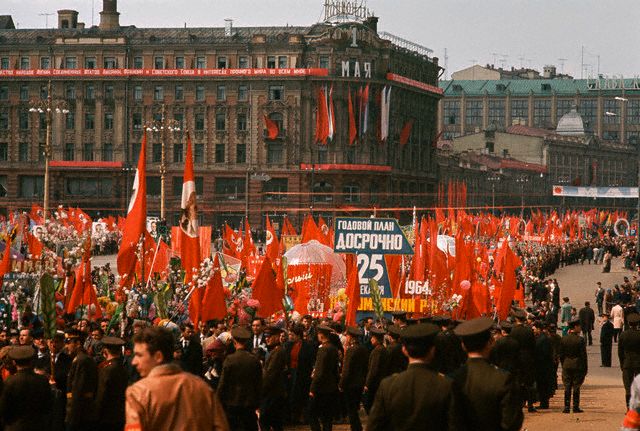 Демонстрация в центре Москвы. СССР, 1964 год.