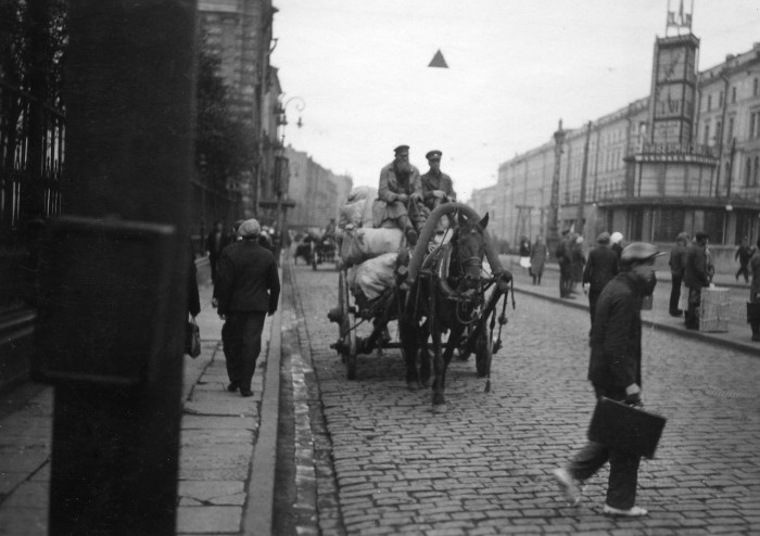 Повозка на Лиговском проспекте около площади Восстания. СССР, Ленинград, 1935 год.