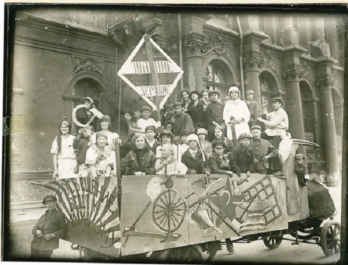 День просвещения в Ленинграде в 1925 году. 