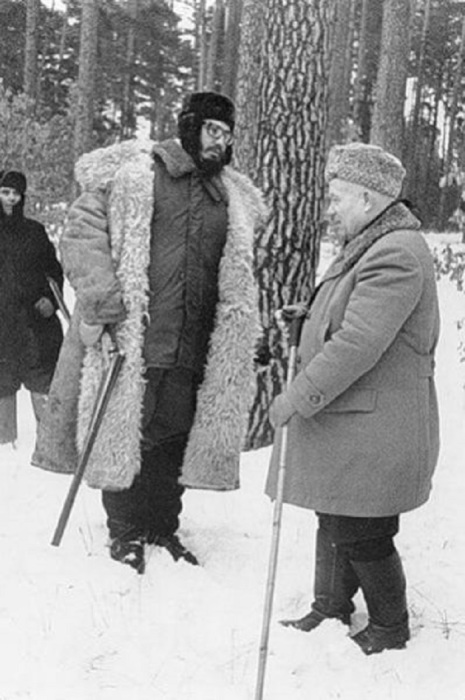  Фидель Кастро и Никита Хрущев на охоте в 1964 году.