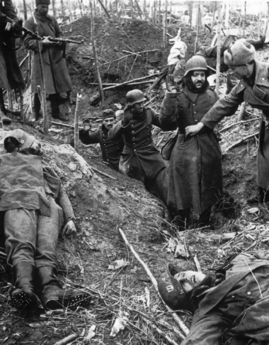 Немецкие военнопленные во время Великой Отечественной войны.