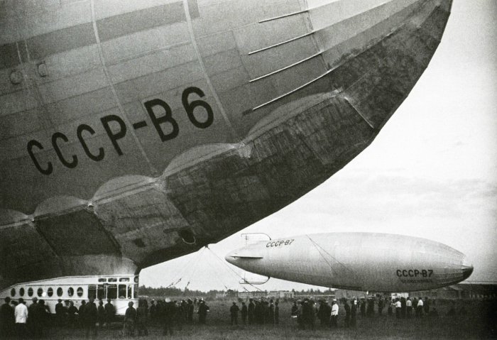 Два больших Дирижабля в 1936 году.