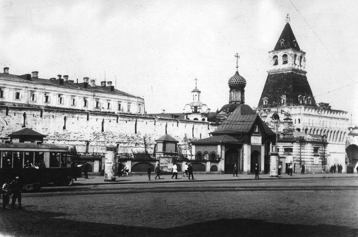 Исторические ворота в центре Москвы. СССР, 1920-е годы. 