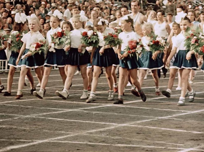 Торжественное открытие соревнований по лёгкой атлетике в 1960-х годах.