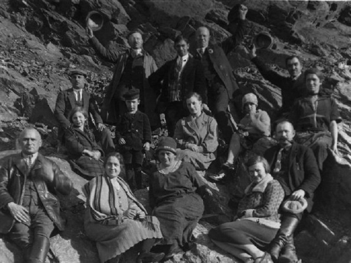 АИКовцы отдыхающие на природе. Кемеровский рудник, 24 сентября 1924 год. 