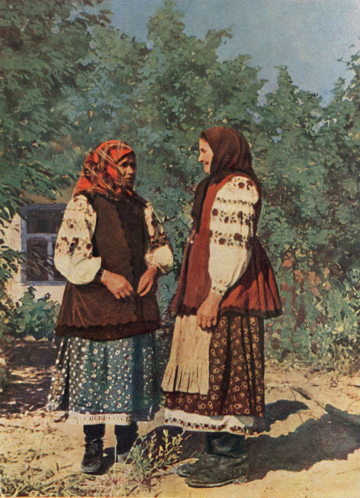 Пожилые женщины из села Малютянка. Васильковский район, Киевская область, 1957 год.