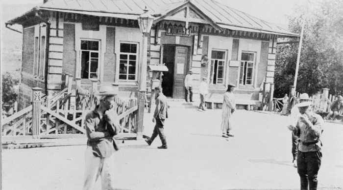 Железнодорожная станция на Транссибирской магистрали. 1918 год. 