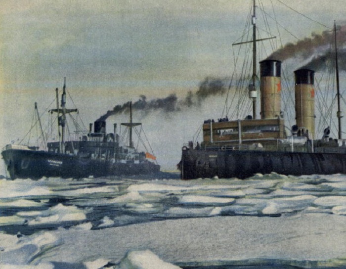 К Челюскину подходит пароход Красин. 17 августа 1933 год. 