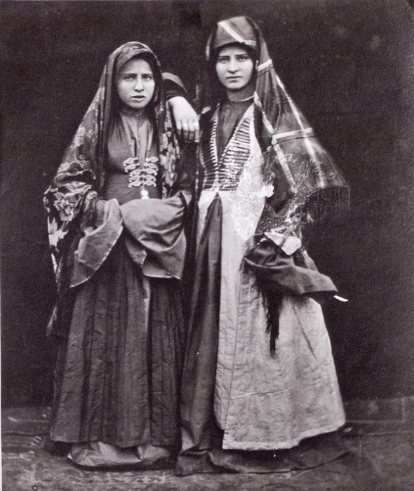 Чеченки, дочери Генжуева из Вознесенска.  1870-е годы. Фото: Dmitry Ermakov.