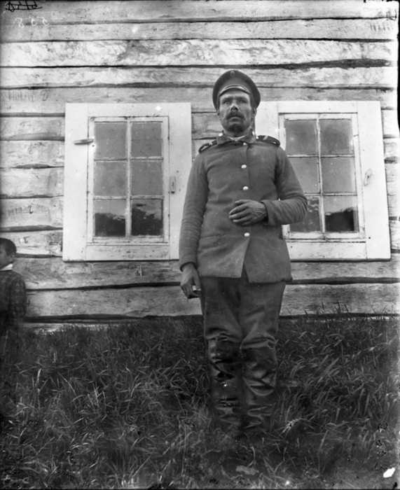 Казак в военной форме на службе. Россия, Сибирь, 1901 год. 
