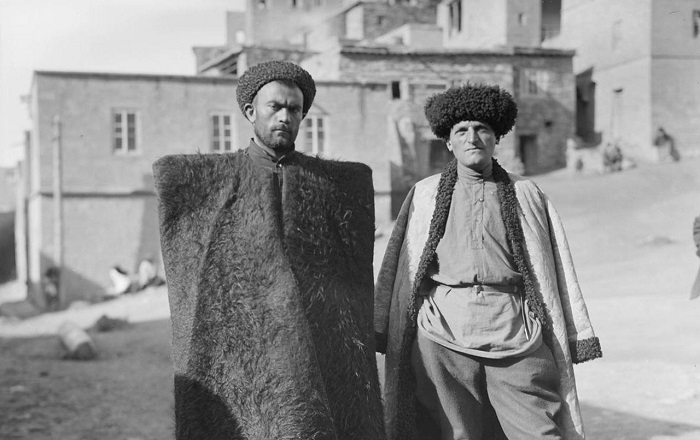 Два дагестанца в традиционной одежде. Дагестан, 1933 год.