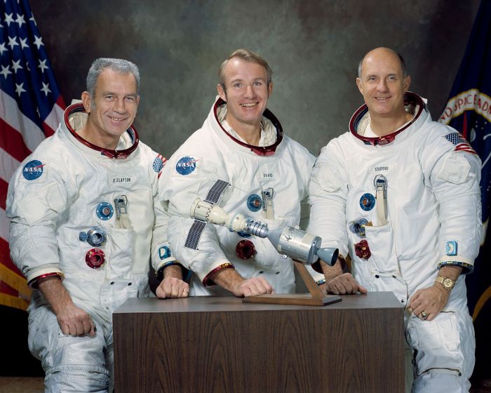 Групповой снимок трех астронавтов. США, 1975 год.