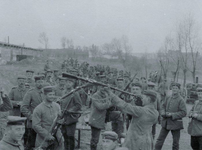 Подъем 11 саперного батальона в Раве 22 апреля 1915 года. 