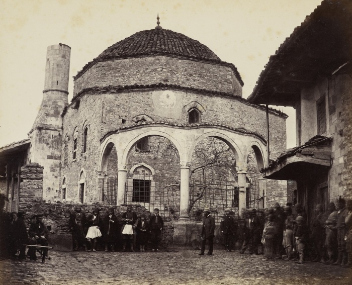 Толпы людей на улице в Дурессе. Албания, 22 февраля 1862 года.