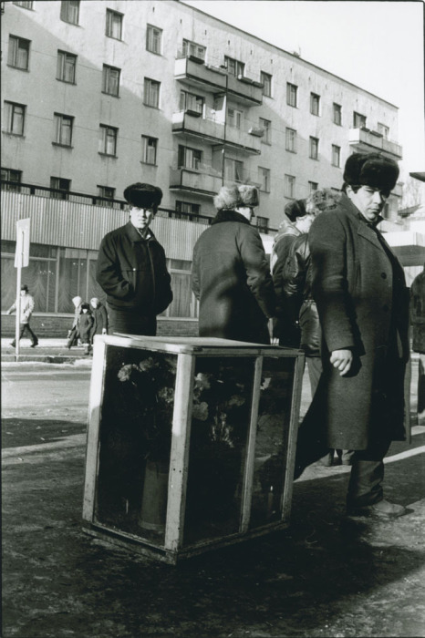 Продажа цветов на одной из улиц в Москве. СССР, 1989 год.