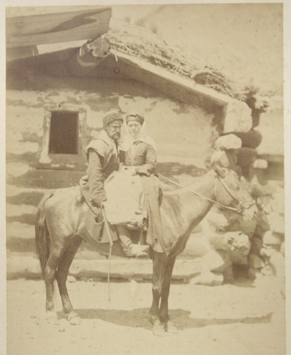 Горский татарин и татарка на лошади. 1890-е годы. Фото: Dmitry Ermakov.