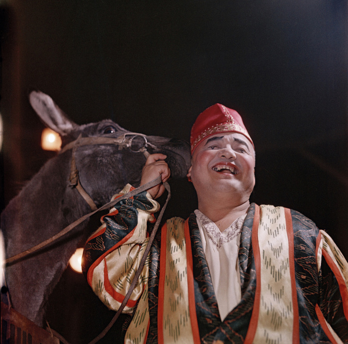 Заслуженный артист клоун Юсупов Генрам. Ташкент, 1950-е годы. Фото: Semyon Osipovich Friedland.
