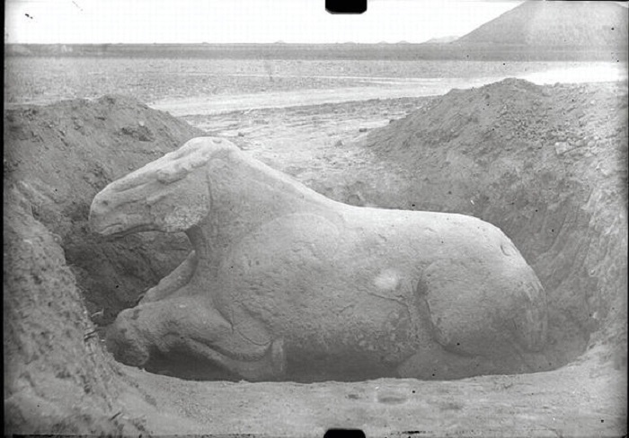 Конь около пирамиды императора династии Хань У-ди, 156-87 год до н.э.