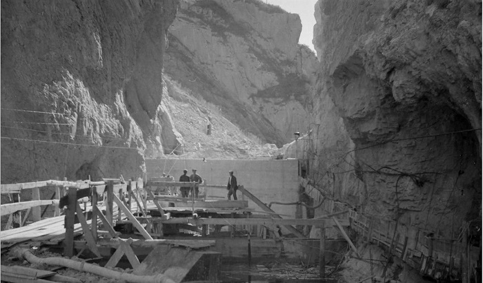 Местная гидроэлектростанция в ущелье. Дагестана, 1933 год. 