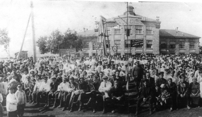 Интернациональный митинг.  Кемерово, 1923 год. 