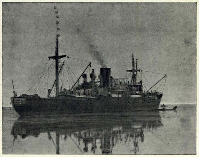 Пароход в тихом Восточно-сибирском море. 1933 год. 