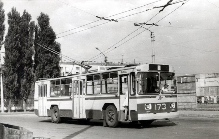 Один из видов общественного транспорта в Херсоне.