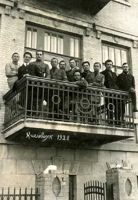 Группа летчиков отдыхающих в Кисловодске. 1928 год. 