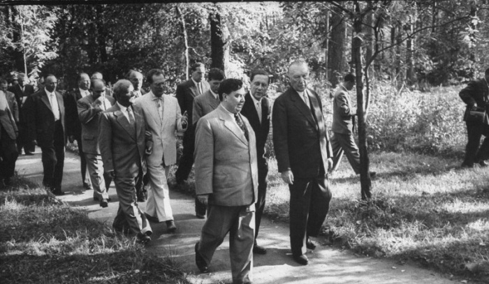 Конрад Аденауэр с Георгием Маленковым на экскурсии. Москва, 11 сентября 1955 года. 