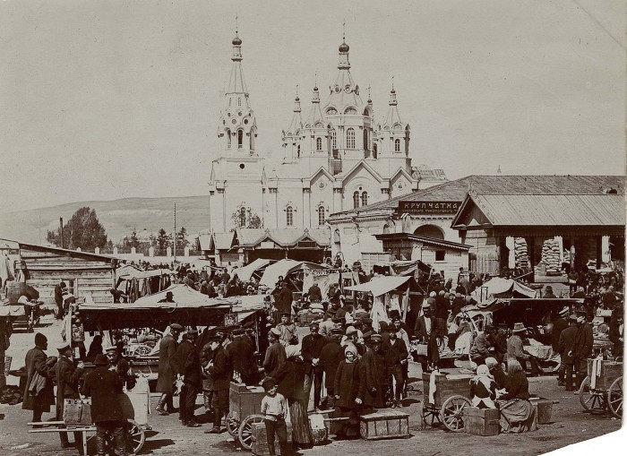 Базар неподалеку от Богородице-Рождественского собора. Россия, Красноярск, 1910 год. 