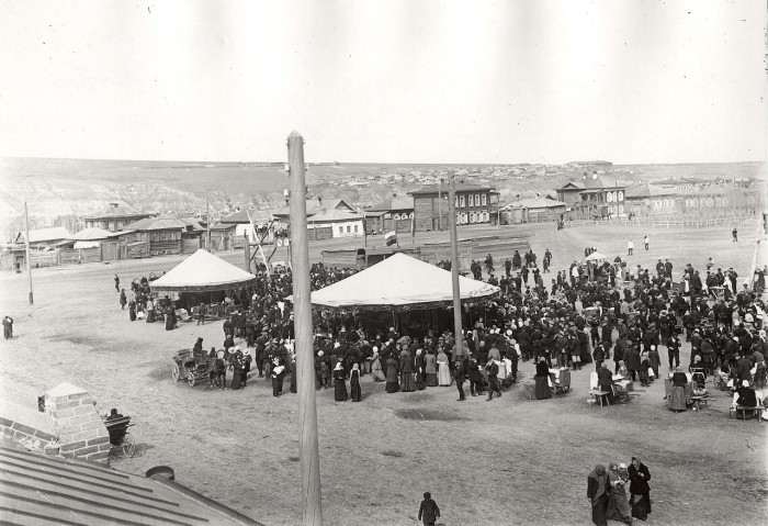 Карусели на Ново-базарной площади. Россия, Красноярск, 1910-е годы. 