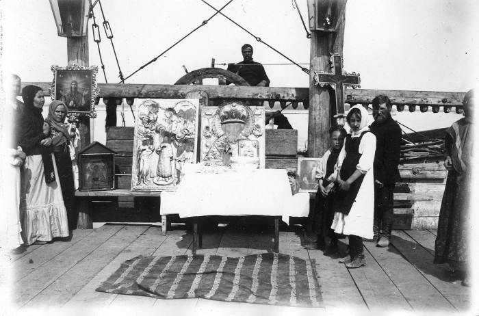 Молебен на пароходе в Никольский праздник. Россия, Красноярск, 1890 годы.